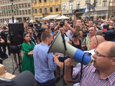 Urzędnik przerwał spotkanie autorskie Jacka Międlara. Będzie zawiadomienie do prokuratury - 1