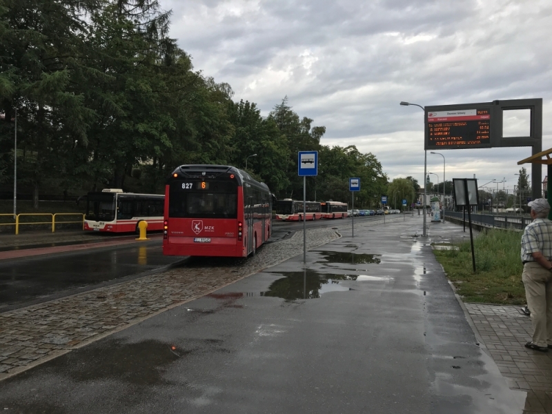 Jelenia Góra: Nowoczesne tablice na przystankach autobusowych - Fot: G. Stefanowicz