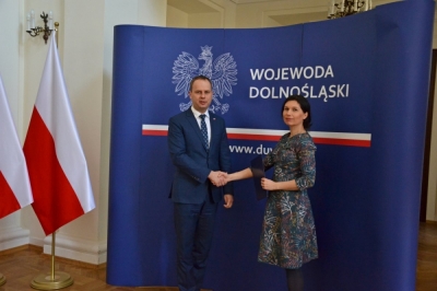 Spoliczkowała protestującą w Warszawie. Zrezygnowała z funkcji pełnomocnika wojewody we Wrocławiu