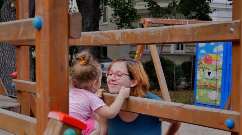 Zaśmiecone place zabaw w Jeleniej Górze. Matki biorą sprawy w swoje ręce - fot. Gabriela Stefanowicz