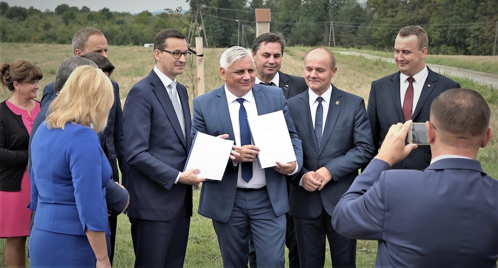 Premier podpisał umowę na przebudowę krajowej ósemki  [WIDEO] - zdjęcia: Piotr Czyszkowski