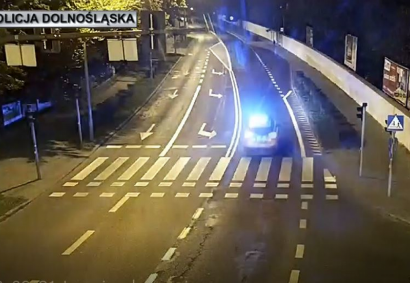 Sceny jak z filmu. Na sygnale z rodzącą kobietą [WIDEO] - (fot. Radio Wrocław)