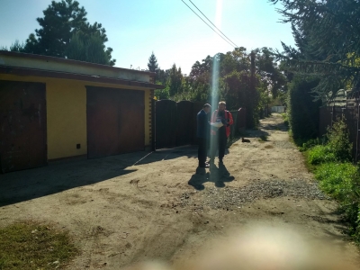 Na drodze stanął płot. Mieszkańcy bez dojazdu do garaży [POSŁUCHAJ] - 3