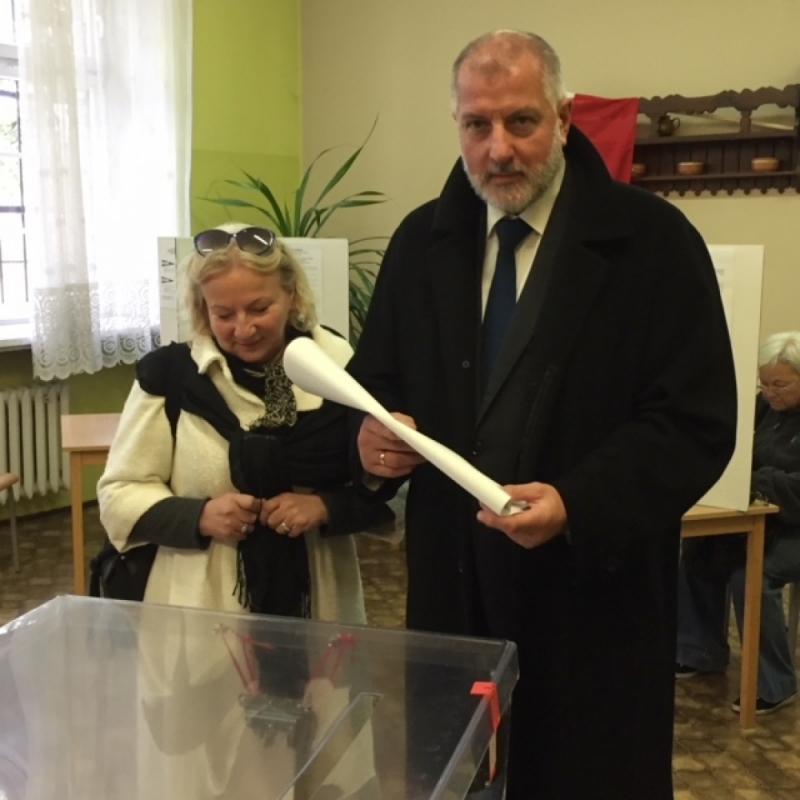 Rafał Dutkiewicz zagłosował i przypomniał, jak ważna jest frekwencja - 