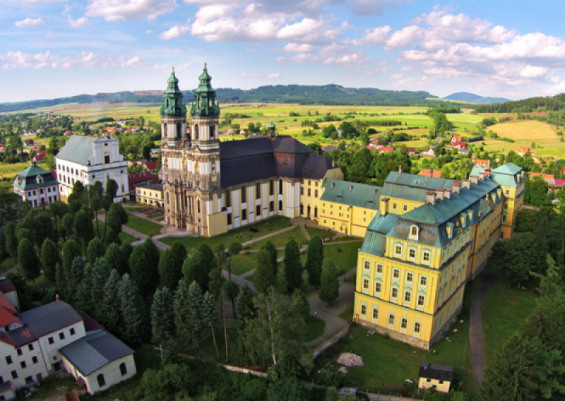 Dzień Wszystkich Świętych organizuje opactwo w Krzeszowie - (fot. Fundacja "Europejska Perła Baroku")