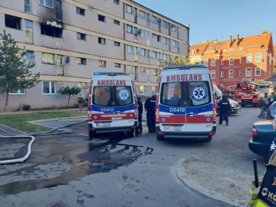 Pożar w Lubinie. Ewakuacja mieszkańc&oacute;w, pięć os&oacute;b poszkodowanych