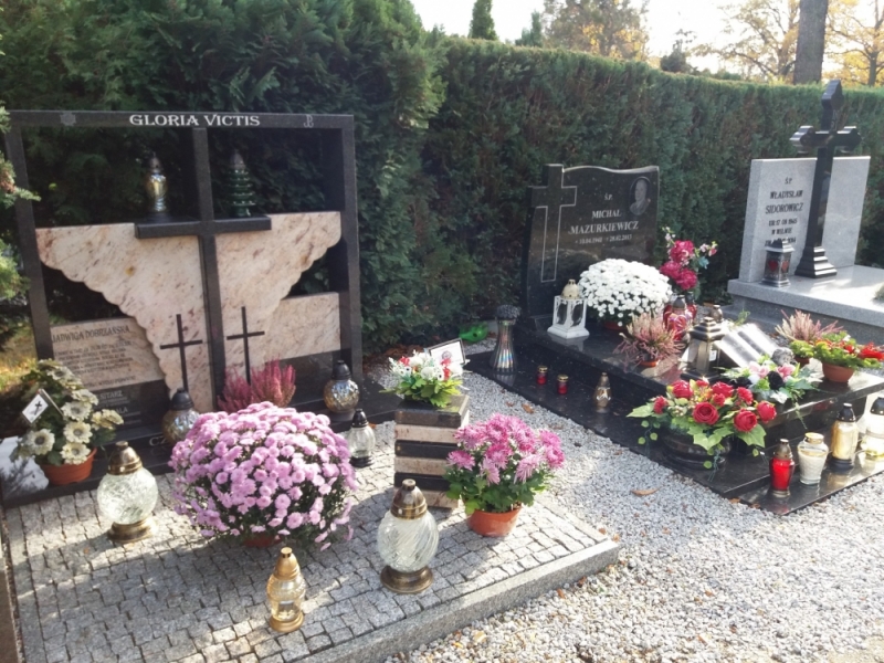 Dzień wspomnień i odwiedzin u zmarłych bliskich na cmentarzu Osobowickim we Wrocławiu - Fot. Piotr Kaszuwara