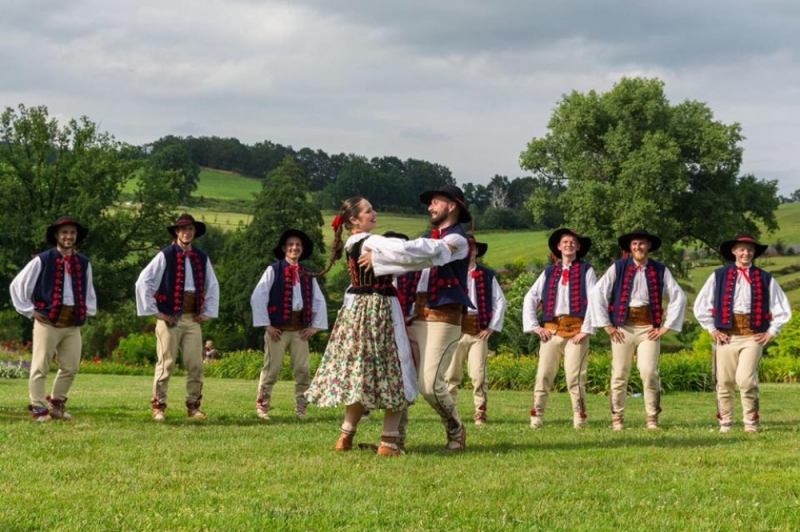 100-lecie niepodległości z przytupem. Wrocławski Jedliniok tańczy na całym świecie - zdjęcia: Jediniok