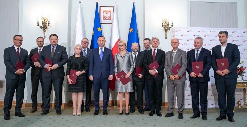 Wrocławski startup nominowany do nagrody gospodarczej prezydenta RP    - Prezydent Andrzej Duda i członkowie kapituły Nagrody Gospodarczej Prezydenta RP