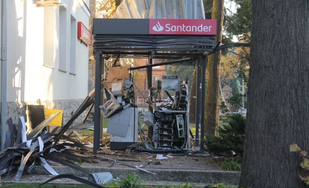 Drugi w tym roku napad na bankomat przy Dąbrowskiego w Chojnowie - fot. chojnow.pl/Adam Biegaj