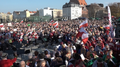 ZAŚPIEWALIŚMY DLA NIEPODLEGŁEJ! [ODSZUKAJCIE SIĘ NA NASZYM FILMIE I ZDJĘCIACH. UJĘCIA Z DRONA] - 62
