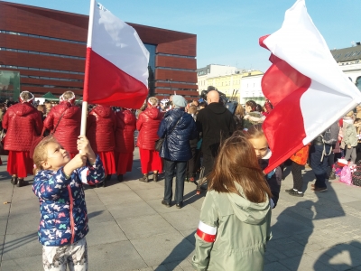 ZAŚPIEWALIŚMY DLA NIEPODLEGŁEJ! [ODSZUKAJCIE SIĘ NA NASZYM FILMIE I ZDJĘCIACH. UJĘCIA Z DRONA] - 72