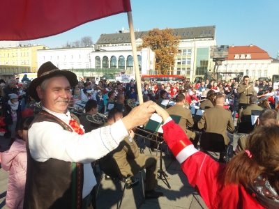 ZAŚPIEWALIŚMY DLA NIEPODLEGŁEJ! [ODSZUKAJCIE SIĘ NA NASZYM FILMIE I ZDJĘCIACH. UJĘCIA Z DRONA] - 74