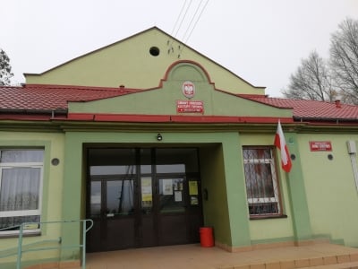 Zaręba: Dom kultury bez ogrzewania. Zajęcia odwołane, pracownicy ogrzewają się farelką - 1