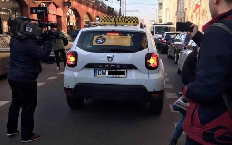 Darmowe taksówki dla seniorów we Wrocławiu - fot. Twitter @SutrykJacek