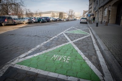 Sąd ponownie zajmie się karą za parkowanie na miejscu dla wypożyczalni aut