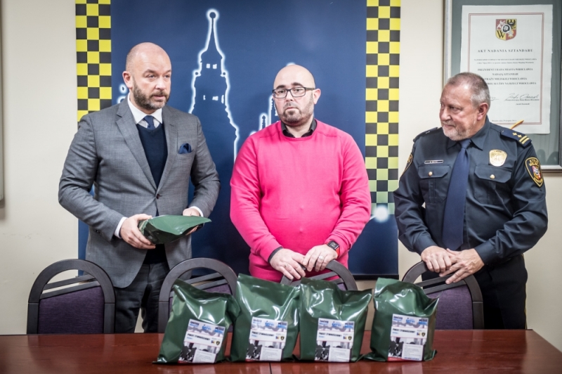 Wrocławski MOPS przygotował pakiety żywnościowe dla bezdomnych [ZDJĘCIA] - (fot. Andrzej Owczarek)