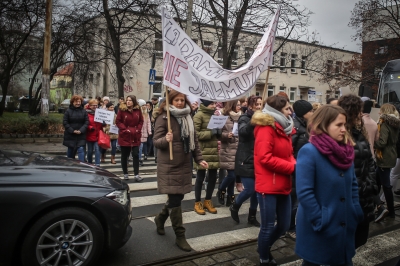 Wrocław: Protest pracowników sądu [FOTO] - 2