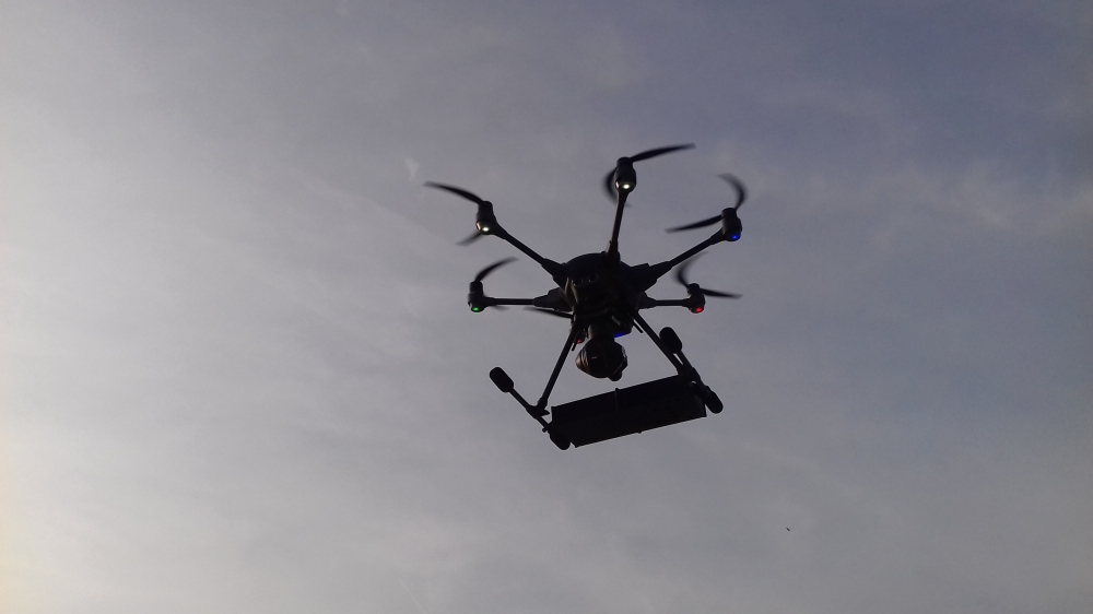 Studenci i uczniowie pracowali nad dronem, który wykryje smog - fot. Marcin Obłoza