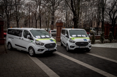 Wrocław: Dwa Warsztaty Terapii Zajęciowej dostały nowe samochody - 6
