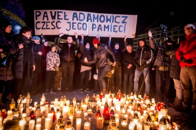 Mieszkańcy Dolnego Śląska oddają hołd zmarłemu prezydentowi Gdańska