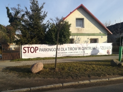 Mieszkańcy Pietrzykowic protestują przeciwko budowie centrum przeładunkowego dla tirów