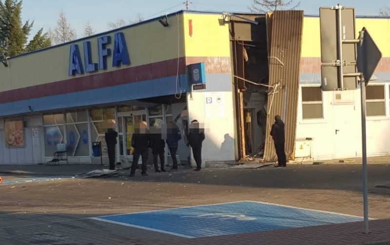 Nieznani sprawcy wysadzili bankomat w Lubinie - fot. Facebook @112Polkowice