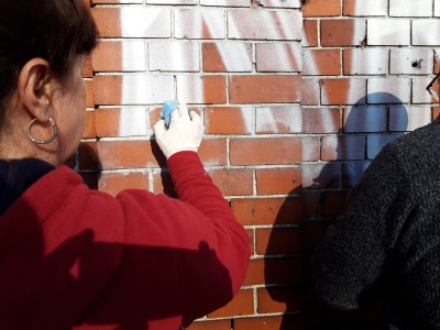 Wrocławianie usunęli graffiti z muru cmentarza [ZDJĘCIA] - 1
