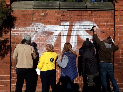 Wrocławianie usunęli graffiti z muru cmentarza [ZDJĘCIA] - 6