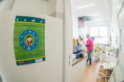 Kolorowa galaktyka... w gabinecie dentystycznym szkoły podstawowej - 7