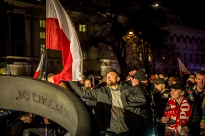 Marsz Narodowców we Wrocławiu rozwiązany. Policja analizuje zebrany materiał [ZDJĘCIA]