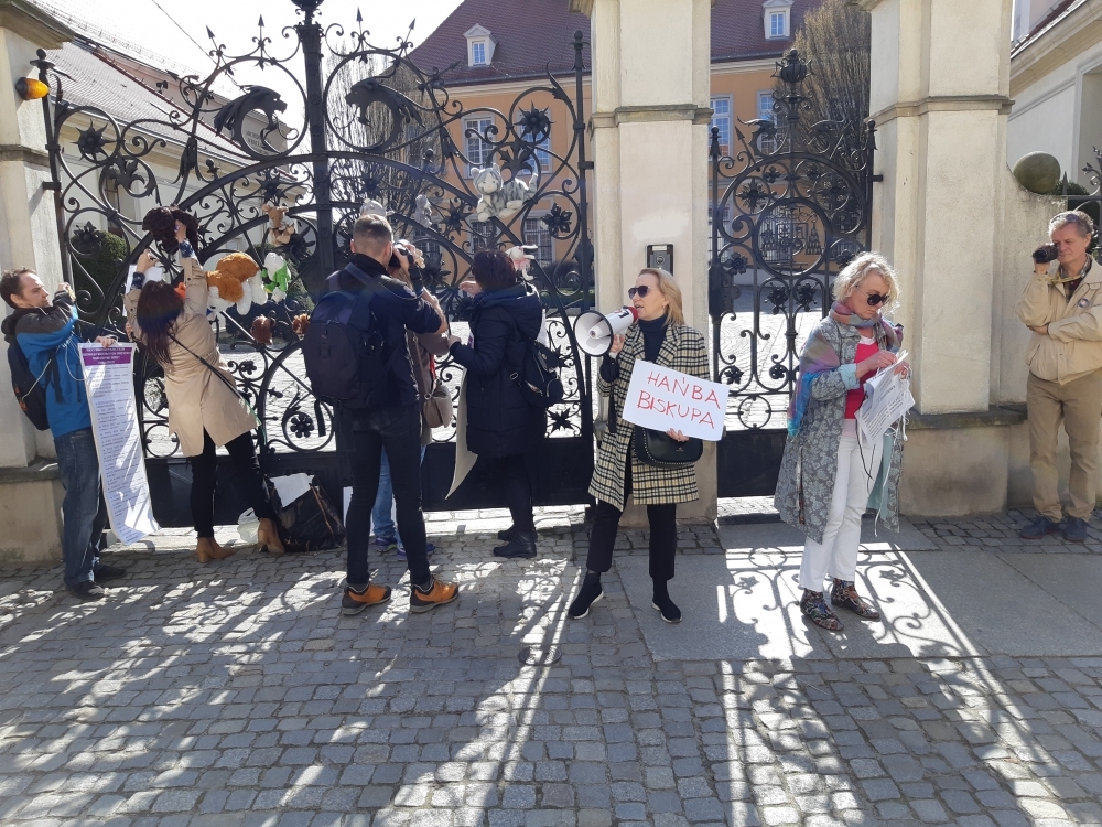 Hańba Biskupia: Protest aktywistów na Ostrowie Tumskim - fot. Marcin Obłoza