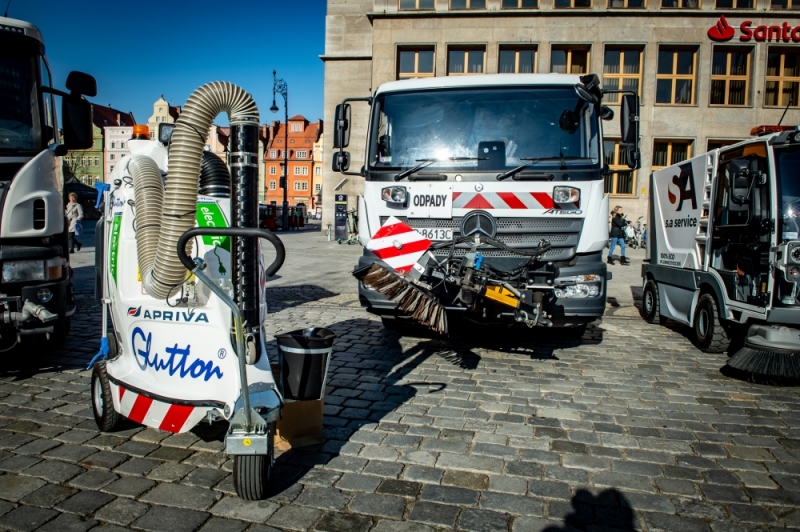 Wiosenne porządki na ulicach Wrocławia [POSŁUCHAJ, ZOBACZ] - (fot. Andrzej Owczarek)