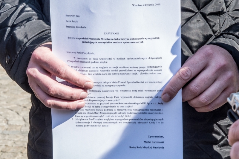 PiS o Sutryku: Namawianie nauczycieli do strajku nie powinno być rolą prezydenta - fot. Andrzej Owczarek