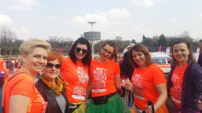 "Zawsze pier(w)si przed rakiem piersi". Charytatywny bieg kobiet we Wrocławiu