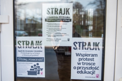 Drugi dzień strajku nauczycieli. Co z egzaminami? Kurator uspokaja [POSŁUCHAJ]