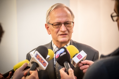 Wojewoda dziękował za sprawnie przeprowadzone środowe egzaminy - 0