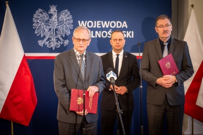 Wojewoda dziękował za sprawnie przeprowadzone środowe egzaminy - 2