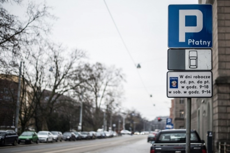 We Wrocławiu może powstać ponad dwukrotnie większa strefa płatnego  parkowania - fot. Andrzej Owczarek