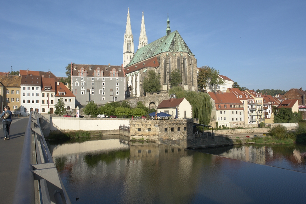 Około tysiąca miejsc pracy za granicą czeka na chętnych w Zgorzelcu - Widok na Görlitz ze Zgorzelca (fot. Hpschaefer / Wikipedia)