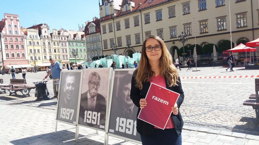 Lewica Razem wystawia na rynku "Muzeum polskich polityków" - fot. Elżbieta Osowicz