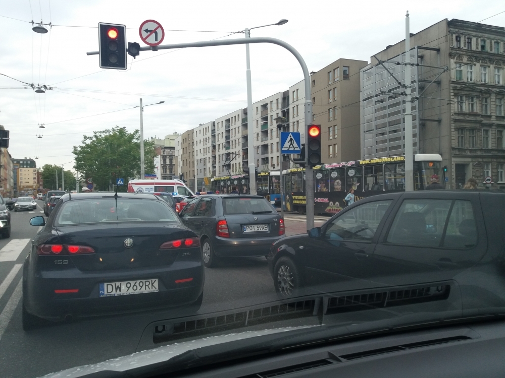 Wrocław: Rowerzysta potrącony przez tramwaj. Spore korki w centrum - fot. Jan Gil