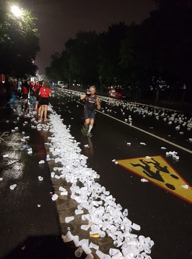 Zdjęcie z wrocławskiego półmaratonu obiegło Polskę. Magistrat się tłumaczy - fot. Oleś Kulczewicz