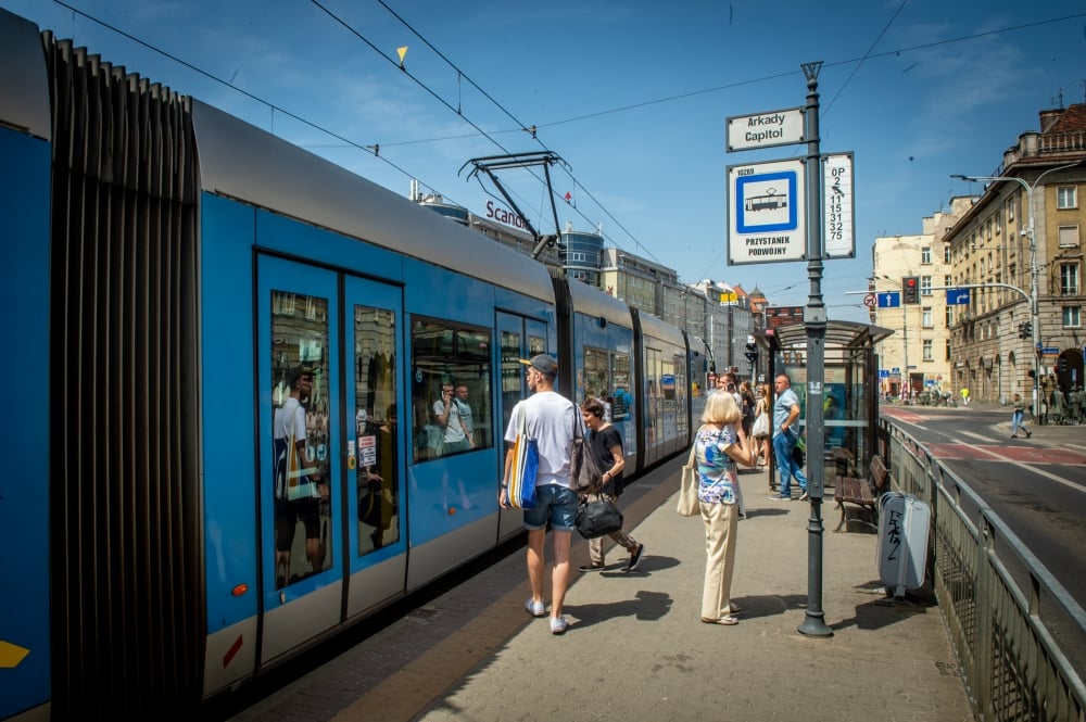 Wrocław: Ułatwienia w poruszaniu się komunikacją miejską - fot. Andrzej Owczarek