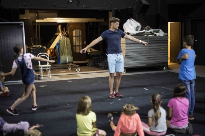 Wrocławski Teatr Lalek zaprasza: COŚ Z NICZEGO  - 0