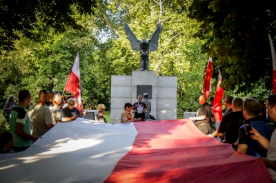 Wrocław: Wieczorny marsz upamiętniający ofiary rzezi wołyńskiej rozwiązany [ZDJĘCIA] - 5