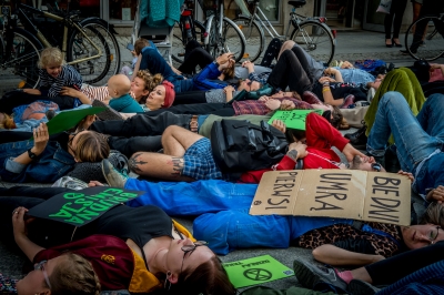 Die-In. Masowe wymieranie w centrum Wrocławia [ZDJĘCIA] - 11