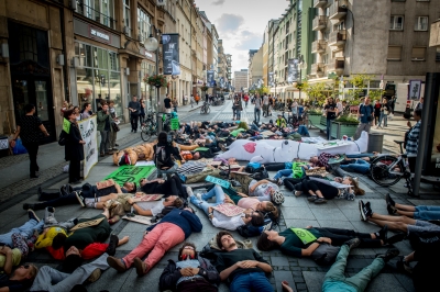 Die-In. Masowe wymieranie w centrum Wrocławia [ZDJĘCIA] - 13