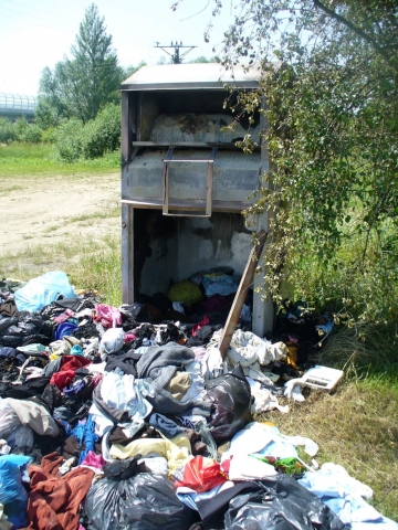 Wrocław: Wysyp nielegalnie stawianych kontenerów na odzież używaną - 1