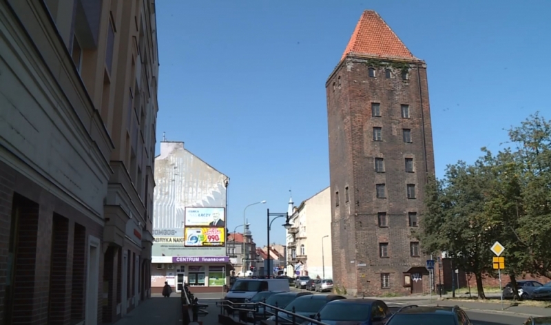 Nie ma pieniędzy na remont Bramy Chojnowskiej. Jeden z najstarszych budynków w Legnicy popada w ruinę - Fot: A. Andrzejewski